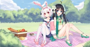lucca_project,qi_xuan,呆毛,兽耳,黑发,碧眼,脸红,兔耳,全身,发饰,视线正对,開いた口,红色眼,短发,坐姿,天空,笑顔,双马尾,Vtuber,白发,白丝
