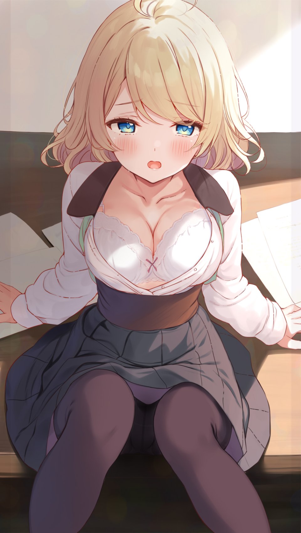 原创 相音うしお 金发 碧眼 脸红 Bra Breasts Cleavage