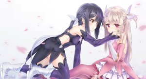 伊莉雅,美游,prisma_illya,魔法少女☆伊莉雅,Fate系列,前发,露肩,黑发,脸红,胸部,棕色眼,连衣裙,手套,发饰,长发,长袖,视线正对,红色眼,坐姿,貧乳,黑丝