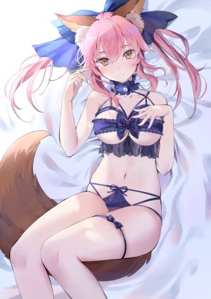 tamamo,玉藻前,fate,兽耳,铃,脸红,胸部,Fate/EXTRA,Fate/Grand_Order,Fate系列,巨乳,视线正对,横臥,露脐,粉发,缎带,single,キャス狐,下着,黄色眼