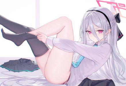 天童Kei,蔚蓝档案,age_fx,黑丝,光晕,长发,长袖,视线正对,褶皱裙,衬衫,短裙,single,丝袜,超长发,白发