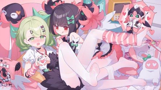 nangong_yu,绝区零,翼つばさ,黑发,脸红,绿色眼,绿发,横臥,開口,裤袜,红色眼,衬衫