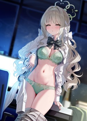 蔚蓝档案,matanonki,脸红,领结,bra,三股辫,breasts,cleavage,CUFFS,光晕,lingerie,长发,视线正对,露脐,开衫,胖次,缎带,学校制服,衬衫,短裙,single,下着,黄色眼