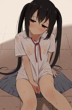 麻生,中野梓,K-ON!,萝莉,nipples,No-Bra,看穿,制服,湿身
