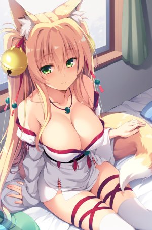 原创,yuzu_modoki,兽耳,露肩,铃,金发,胸部,cleavage,绿色眼,和服,巨乳,长发,长袖,视线正对,胖次,笑顔,single,黑丝,下着,白丝