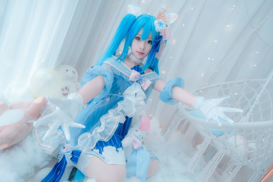 VOCALOID COS Miku 初音未来 双马尾 冬末miku 裸足