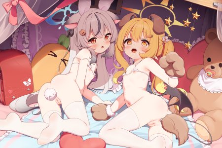 setmen,蔚蓝档案,丹花イブキ,春原ココナ,萝莉,平胸,发饰,丝袜,兽耳,脸红,双马尾,金发,侧趴,回头看,尾巴